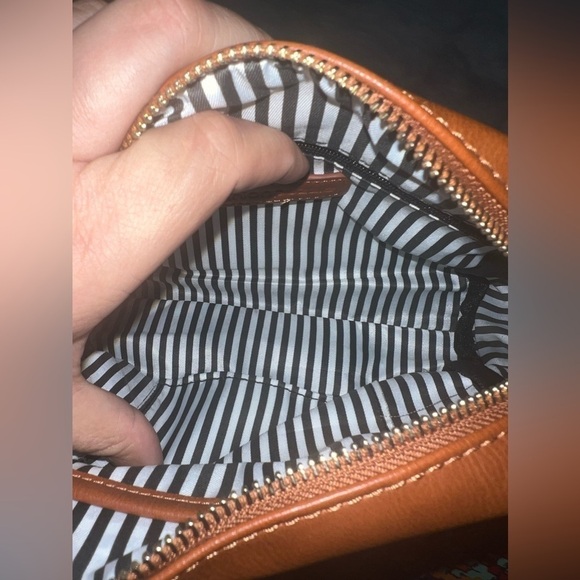 Brown Saddle Vegan Leather Crossbody Bag with Two outside zip pockets - Picture 3 of 4